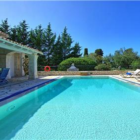 3 bedroom villa with pool in Kassiopi, Corfu, sleeps 6